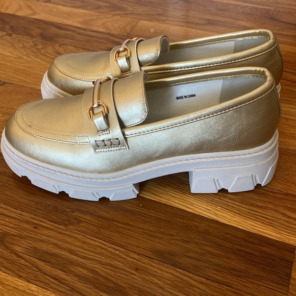 London Rag Women’s Gold Loafers Size 9 - Picture 3 of 6